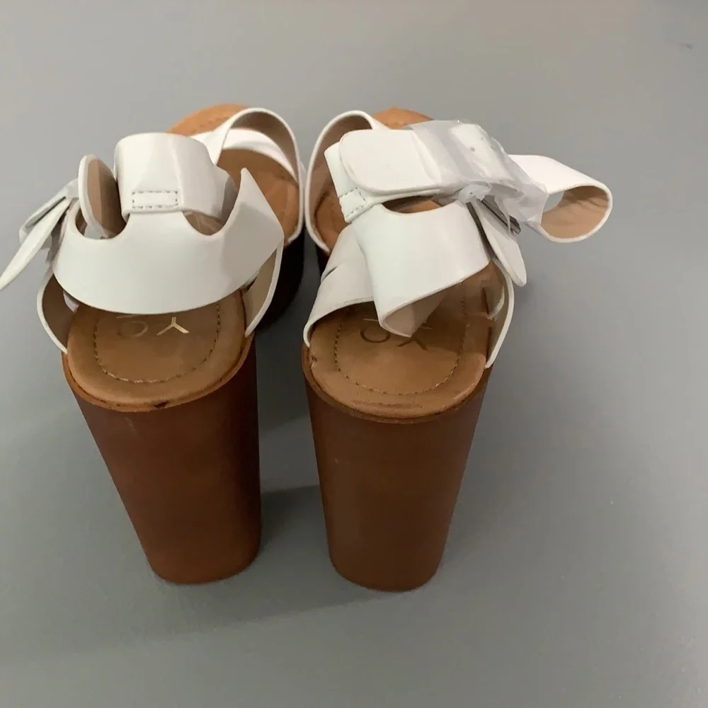 Yoki Louise platform sandals New in Box size 8